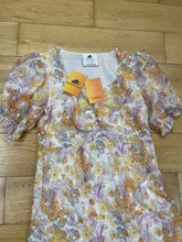 Load image into Gallery viewer, MAMOKRAK floral dress, short sleeve square neck floral dress, skinny dress