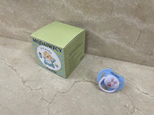 Load image into Gallery viewer, MQDAIWFCY Pacifier, Newborn Baby Pacifier, Super Soft Anti-flatulence Pacifier 0-3-6 Months+