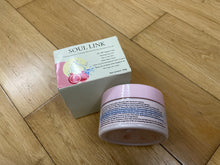 Load image into Gallery viewer, SOUL LINK Body scrub, pomegranate seed body scrub 200g, full body exfoliation, nourishing moisturizing hydrating scrub