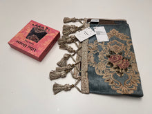 Load image into Gallery viewer, Aibu Home table flag, light luxury high-end luxury American premium feeling table flag, coffee table TV cabinet fabric, American retro living room table cloth