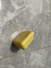 Load image into Gallery viewer, L-yrehom grooming pet comb, cat and dog bathing hair removal massage brush, remove the floating hair does not hurt the pet skin cleaning universal brush