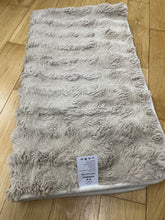 Load image into Gallery viewer, Ceekliybear Scandinavian ins style girly white shaggy bedroom bedside rug, living room coffee table rug, room living room carpet