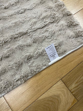 Load image into Gallery viewer, Ceekliybear Scandinavian ins style girly white shaggy bedroom bedside rug, living room coffee table rug, room living room carpet