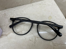 Load image into Gallery viewer, MANGLUKE tortoiseshell color eyeglasses frames, ultra-light vegan round face wearable frames, eyeglasses frames with prescription