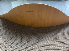 Load image into Gallery viewer, Narakadecor Cat scratching posts, cat scratching board, cat sofa, wear-resistant corrugated cardboard scratch-resistant, cat claw board claw grinder