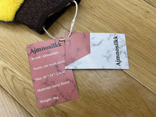 Load image into Gallery viewer, Ajmnosilkk car wash gloves, non-invasive non-slip waterproof coral velvet double-sided car wash gloves, car cleaning tools wipe the car with