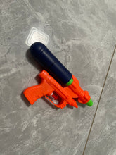 Load image into Gallery viewer, Tcxomino toy gun, kids toy squirt gun, range toy water gun
