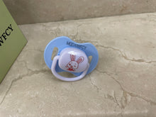 Load image into Gallery viewer, MQDAIWFCY Pacifier, Newborn Baby Pacifier, Super Soft Anti-flatulence Pacifier 0-3-6 Months+
