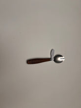 Load image into Gallery viewer, Tirunomea Ice Cream Scoop, Walnut Solid Wood 304 Stainless Steel Ice Cream Scoop, Mini Ice Cream Scoop, Kids Dessert Scoop
