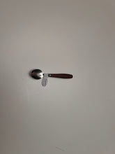 Load image into Gallery viewer, Tirunomea Ice Cream Scoop, Walnut Solid Wood 304 Stainless Steel Ice Cream Scoop, Mini Ice Cream Scoop, Kids Dessert Scoop
