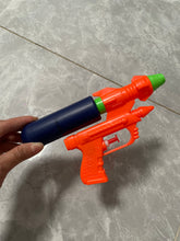 Load image into Gallery viewer, Tcxomino toy gun, kids toy squirt gun, range toy water gun
