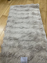 Load image into Gallery viewer, Ceekliybear Scandinavian ins style girly white shaggy bedroom bedside rug, living room coffee table rug, room living room carpet
