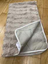 Load image into Gallery viewer, Ceekliybear Scandinavian ins style girly white shaggy bedroom bedside rug, living room coffee table rug, room living room carpet
