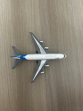 Load image into Gallery viewer, WOWELLO toy airplane, aircraft model toys, aviation model, airliner ornaments, children&#39;s toys
