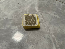 Load image into Gallery viewer, L-yrehom grooming pet comb, cat and dog bathing hair removal massage brush, remove the floating hair does not hurt the pet skin cleaning universal brush
