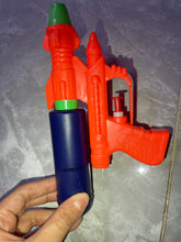 Load image into Gallery viewer, Tcxomino toy gun, kids toy squirt gun, range toy water gun
