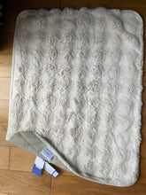 Load image into Gallery viewer, YSH-YOUXIN Floor Mats, Thickened Plush Carpet, Non-slip Carpet, Rabbit Plush Carpet
