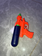 Load image into Gallery viewer, Tcxomino toy gun, kids toy squirt gun, range toy water gun
